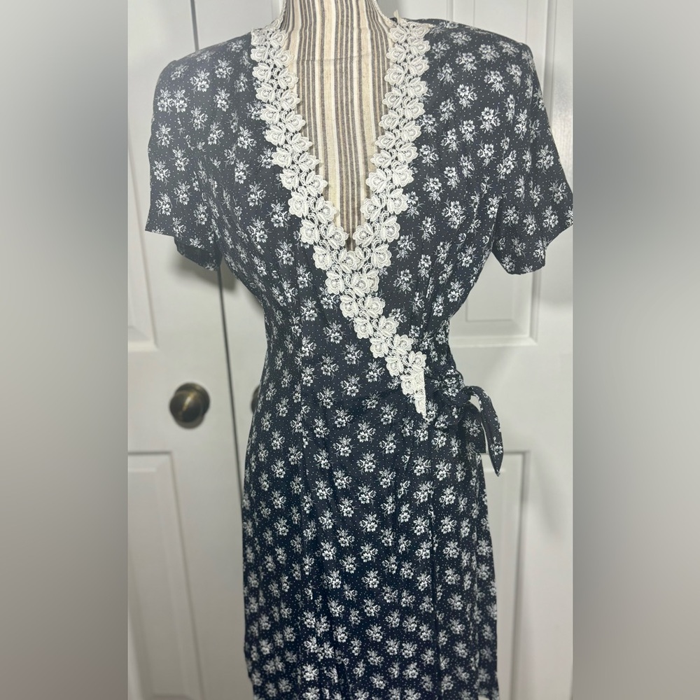 Elegant Black and White Floral Dress with Lace Trim